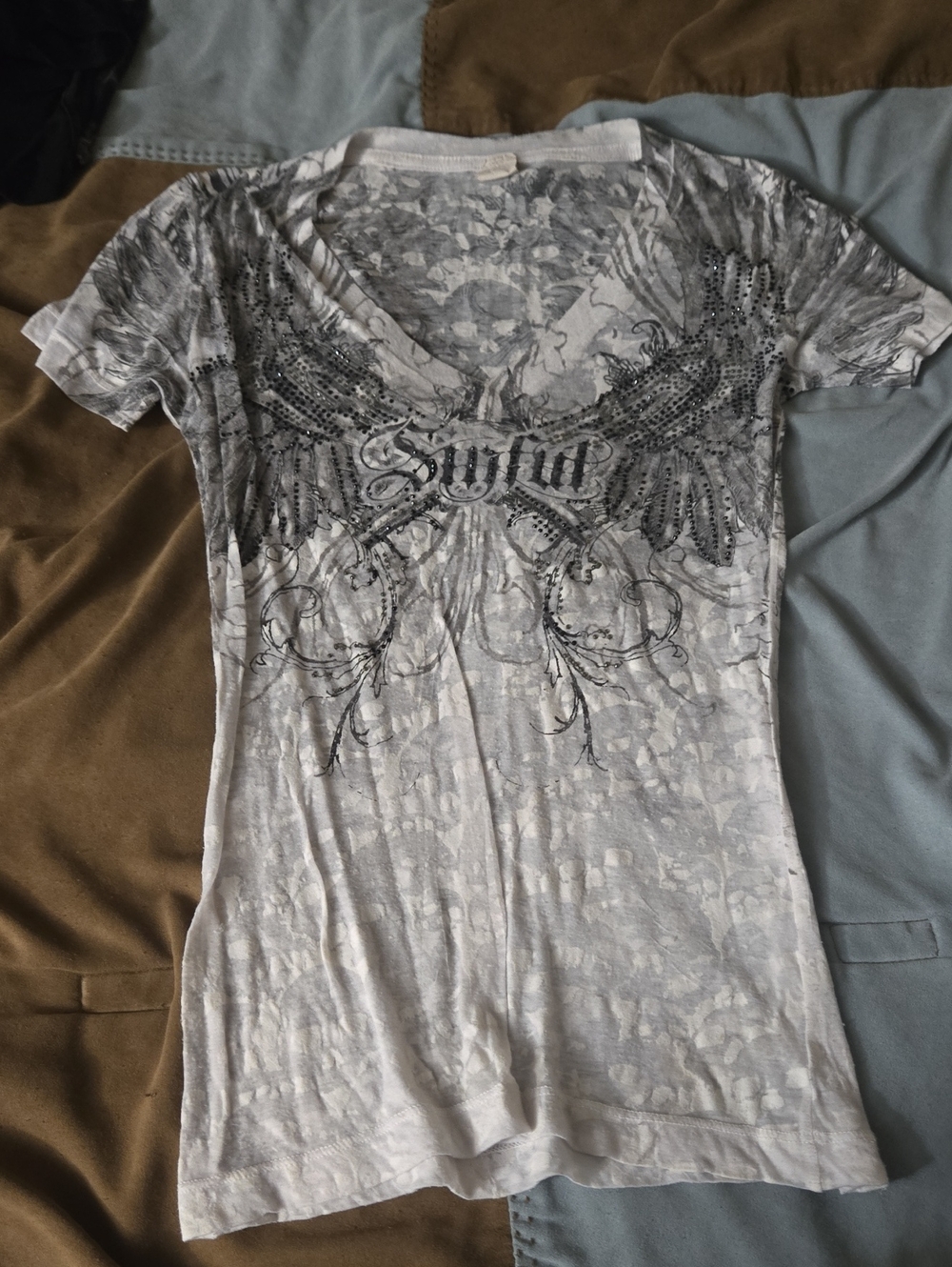 Sinful White Short Sleeve V-Neck Tee with Gray Wing Graphic